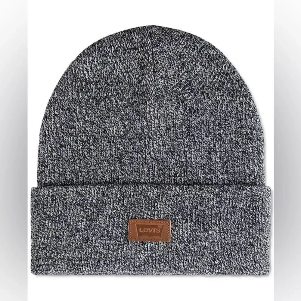LeviāsĀ AllāSeasonāComfyāLeatherāLogoāPatchāHeroāBeanie